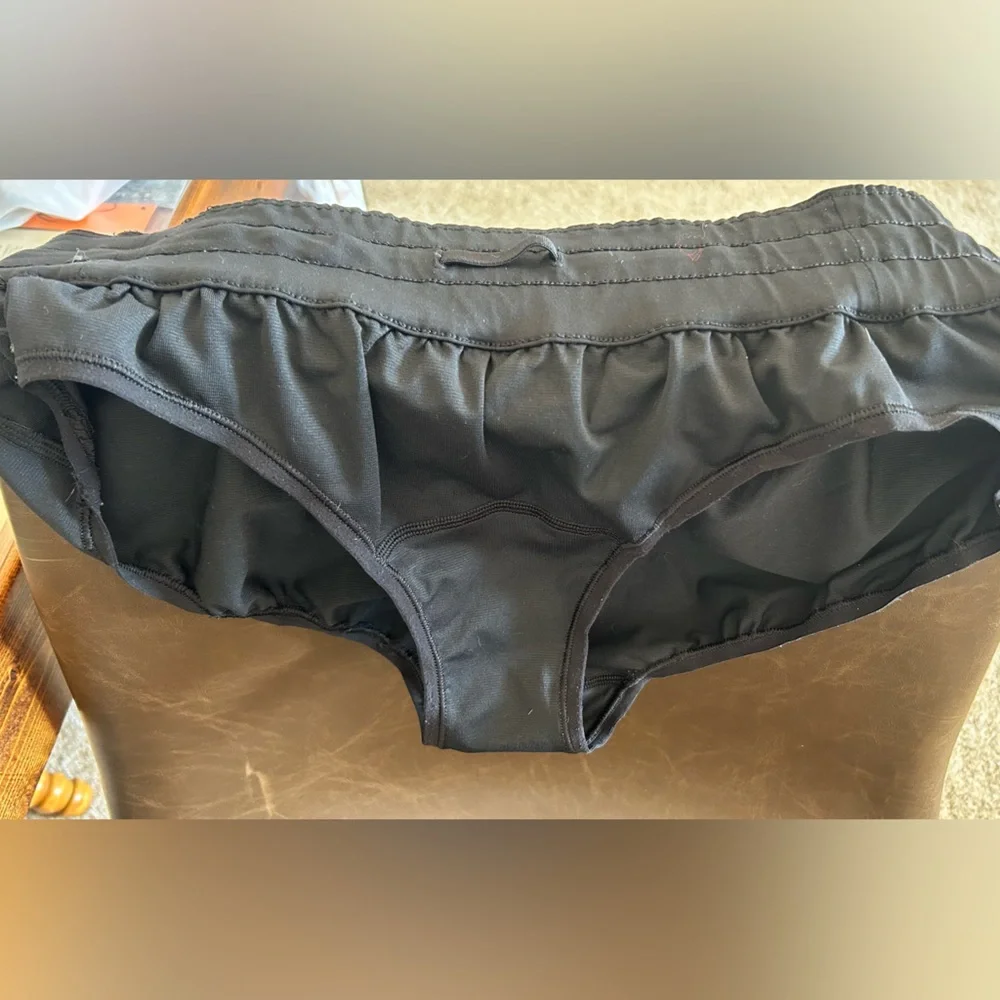 Lululemon Tracker Short V *4" Heather Lux Multi‎ Black SZ 10 - Picture 8 of 8